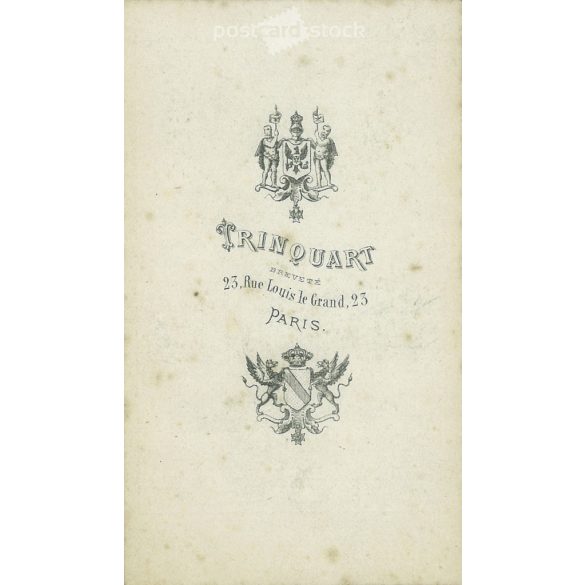 1890-es évek. Elegáns úr műtermi fotója. A képen szereplő személye ismeretlen. A fotó Trinquart fotóműteremben, Párizsban készült. Régi fotó. Eredeti kabinetfotó / keményhátú fotó / vizitkártya, CDV fotó. (2793756)