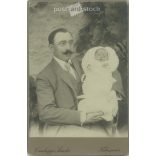 Cca 1900 - Apa és újszülött gyermeke. A kép Csízhegyi Sándor fotóműtermében, Kolozsvárott készült. Régi fotó. Eredeti kabinetfotó / keményhátú fotó / vizitkártya, CDV fotó. (2793767)