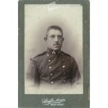 Cca 1910 - Katonafotó. A kép Schaffer Ármin fotóműtermében, Budapesten készült. A képen szereplő és a kép készítője ismeretlen. Régi fotó. Eredeti kabinetfotó / keményhátú fotó / vizitkártya, CDV fotó. (2793774)