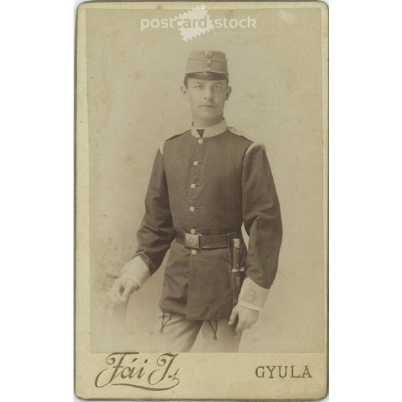 Cca 1890 - Katonafotó, id. Tóth Lászlóról.  A kép Fái Izidor fotóműtermében, Gyulán készült. Régi fotó. Eredeti kabinetfotó / keményhátú fotó / vizitkártya, CDV fotó. (2793776)