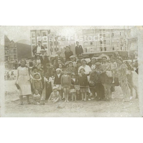 Cca 1900 - Tengerparti csoportkép. A képen szereplők és a kép készítője ismeretlen. Régi fotó. Fekete-fehér fotólap, eredeti papírkép. (2793783)