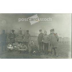   Cca 1920 - Tisztek és civilek fotója. A képen szereplők és a kép készítője ismeretlen. Régi fotó. Fekete-fehér fotólap, eredeti papírkép. (2793796)