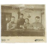1915 - Katonák pihenőn, Breascsa. A képen szereplők és a kép készítője ismeretlen. Eredeti régi fotó. Fekete-fehér fotó, eredeti papírkép. (2793800)