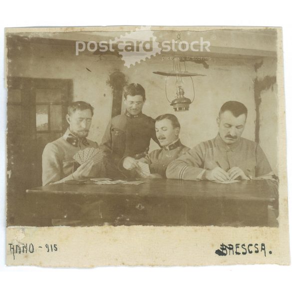 1915 - Katonák pihenőn, Breascsa. A képen szereplők és a kép készítője ismeretlen. Eredeti régi fotó. Fekete-fehér fotó, eredeti papírkép. (2793800)