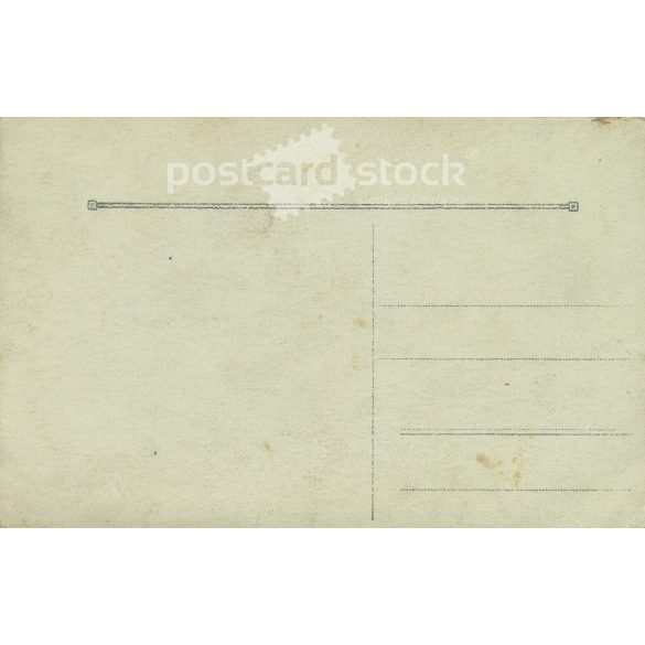 Fiatal lány fotója. A képen szereplő személye és a kép készítője ismeretlen. Eredeti régi fotó. Fekete-fehér fotólap, régi képeslap. (2793887)